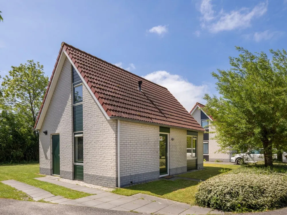 Detached, Well-kept Holiday Home With Wifi, Beach at 500 m