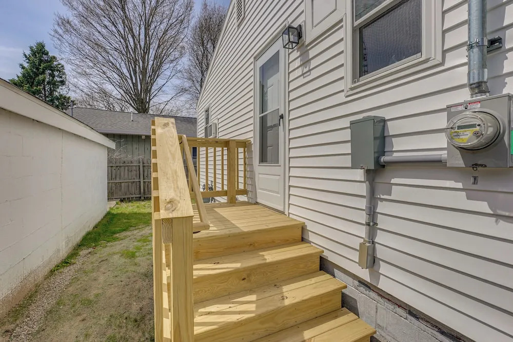 Ludington Vacation Rental - Walk to Lake Michigan!