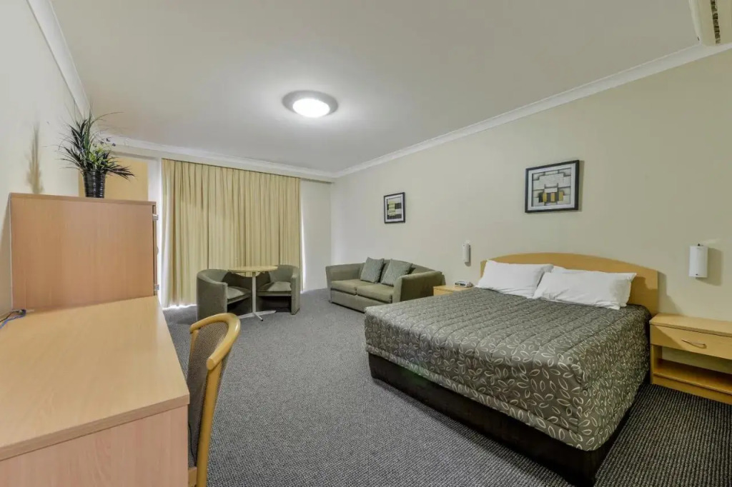 Golden Guitar Motor Inn