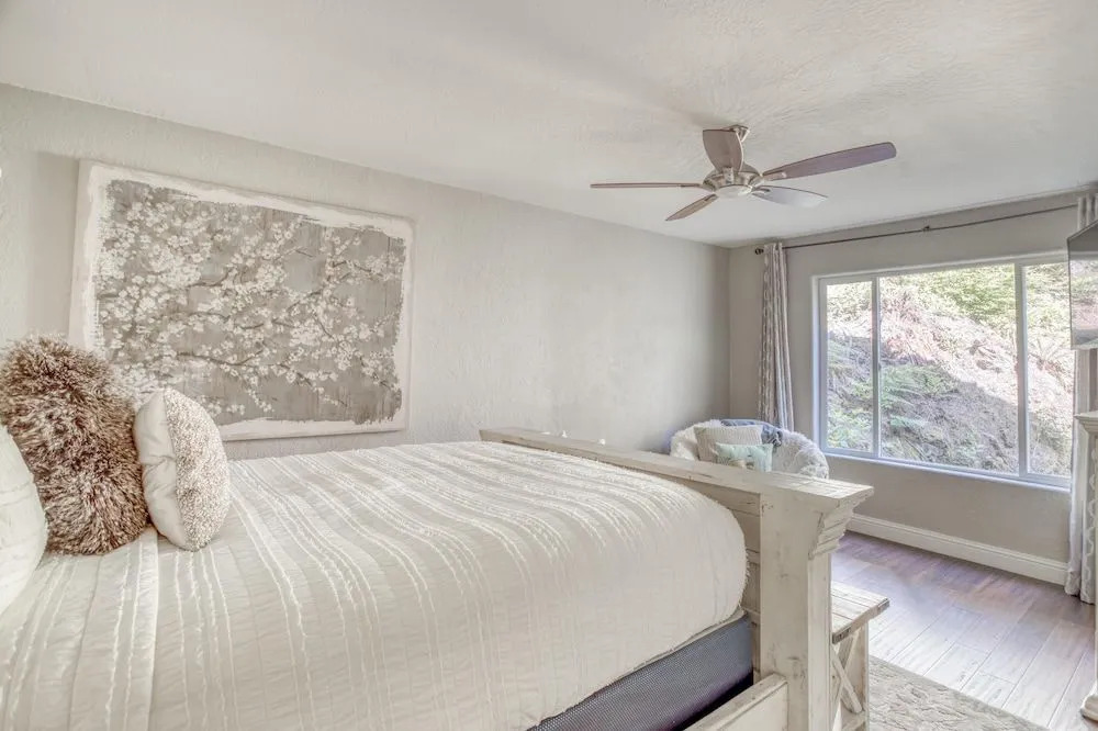 Stunning Ocean Views and Hot Tub Retreat - Elegant Coastal Sanctuary