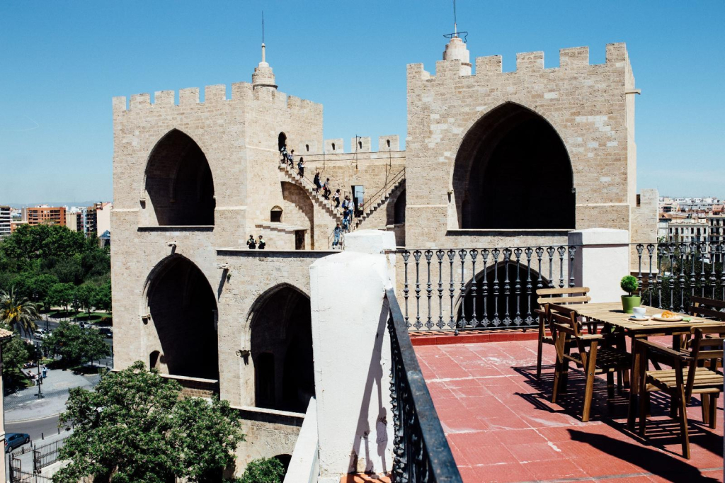 5 Flats Torres De Serrano