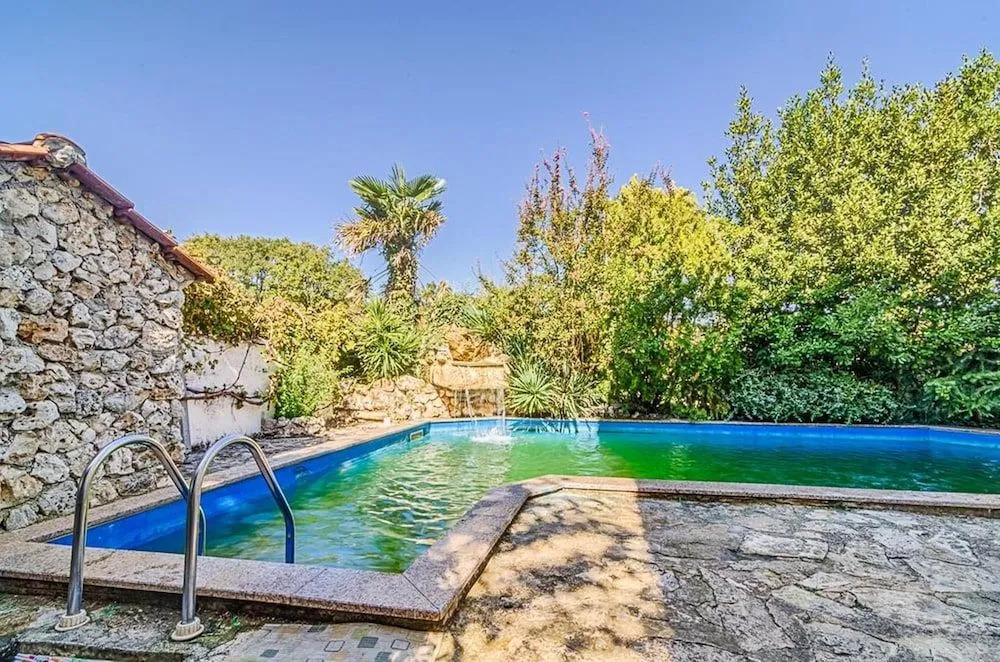 Comfort Pool Apartments