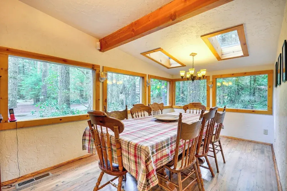Forested 'minikahda Lodge' w/ Hot Tub Near Mt Hood