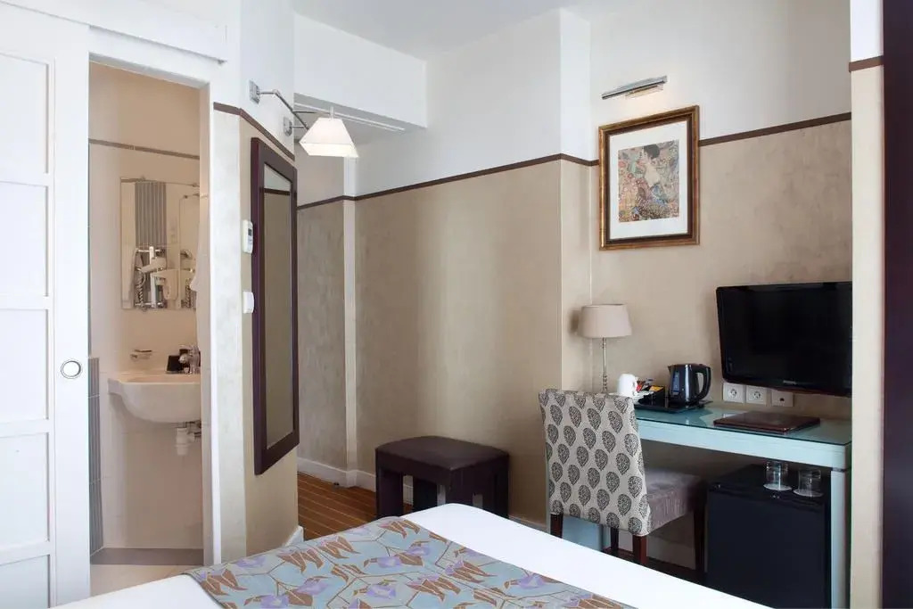 Hotel Eiffel Seine