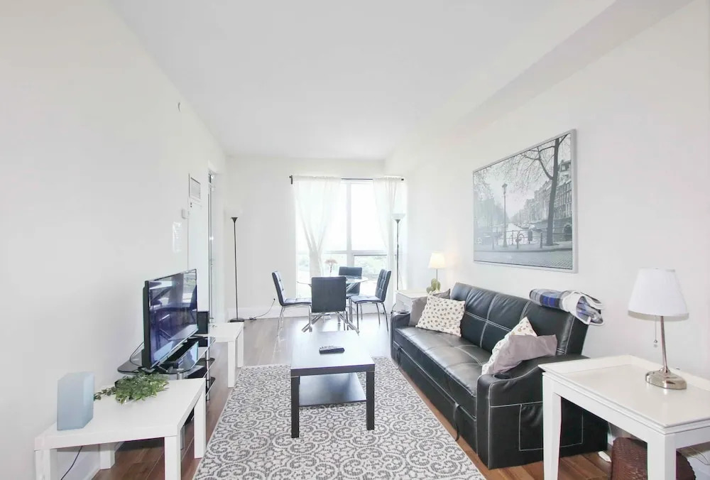 Pelicanstay in Harrison Garden Boulevard