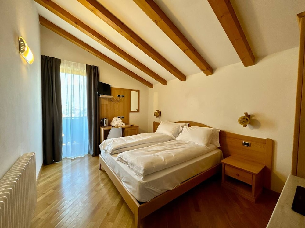 HC Hotel Garni - Rooms and Apartments
