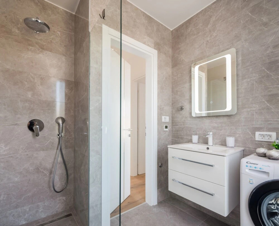 Luxury Apartment Dreams in Okrug With Swimming Pool sea View Wifi Parking