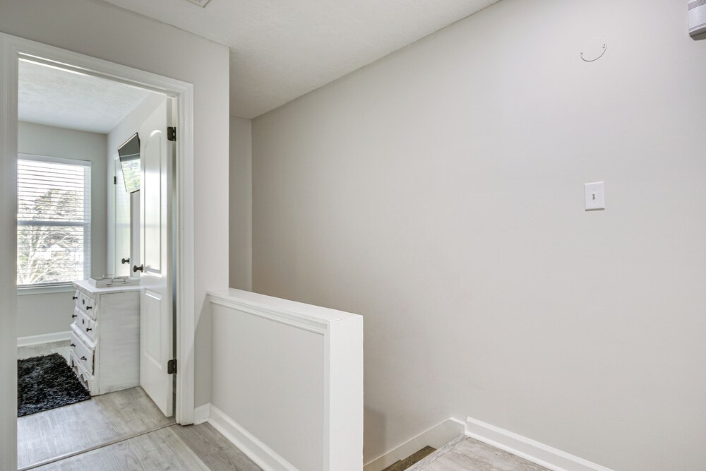 Comfy Augusta Condo w/ Deck ~ 4 Mi to Olde Town
