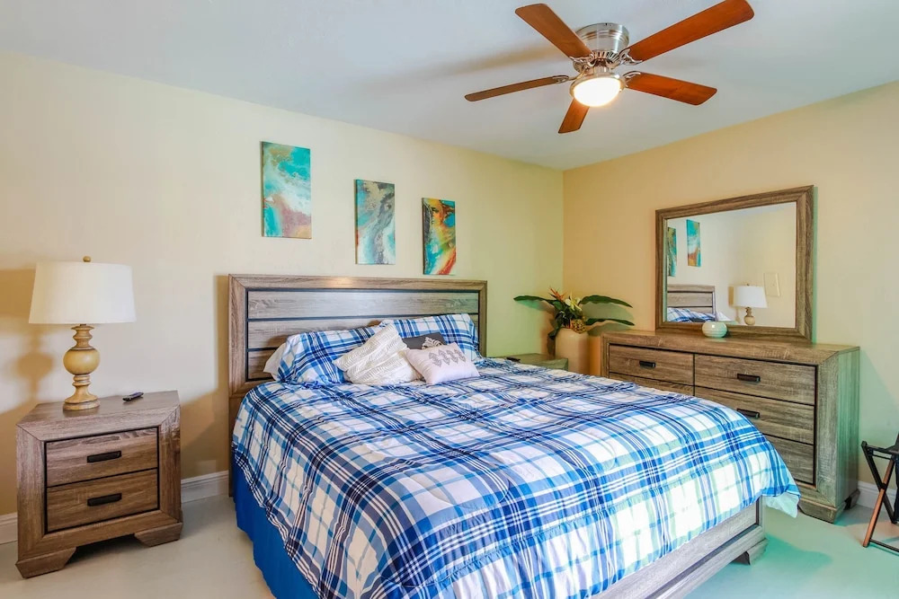 Seatuit Condominiums