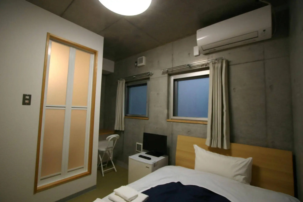 Weekly SHO Hotel Namba