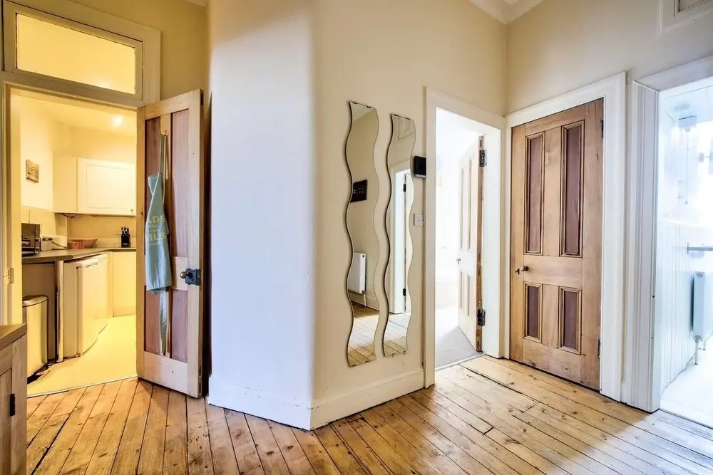 Lovely and Spacious 2BR Home on Comiston Road