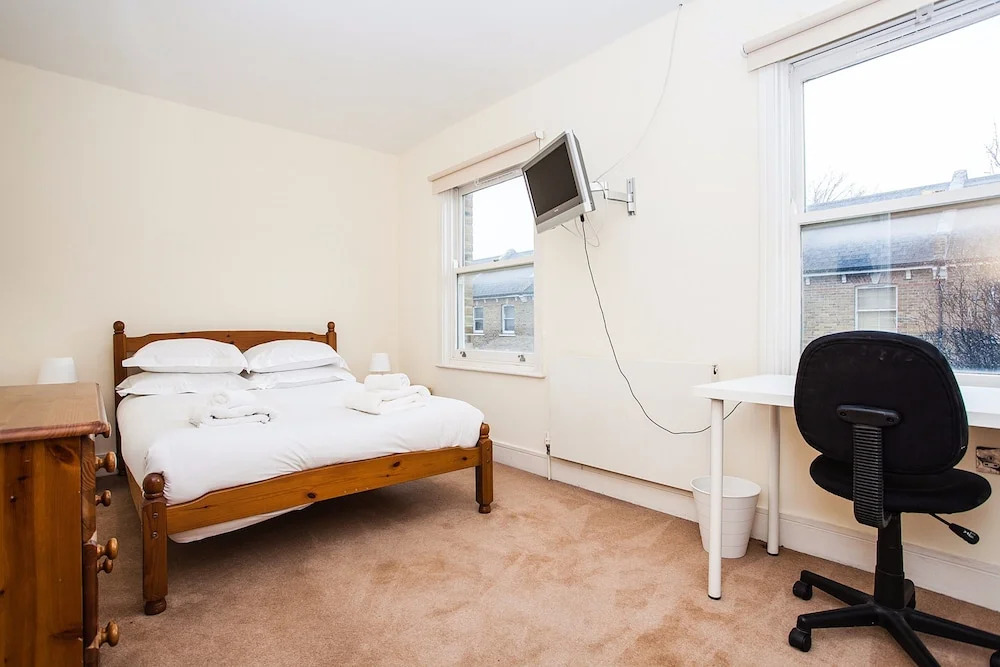 Modern & Spacious Home on Old Kent Road