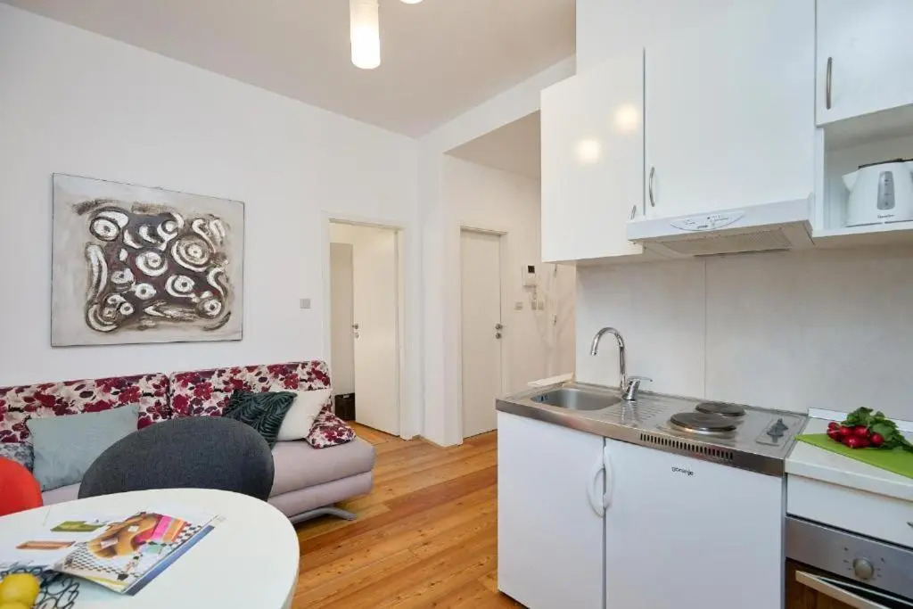 Festa Apartments & Rooms