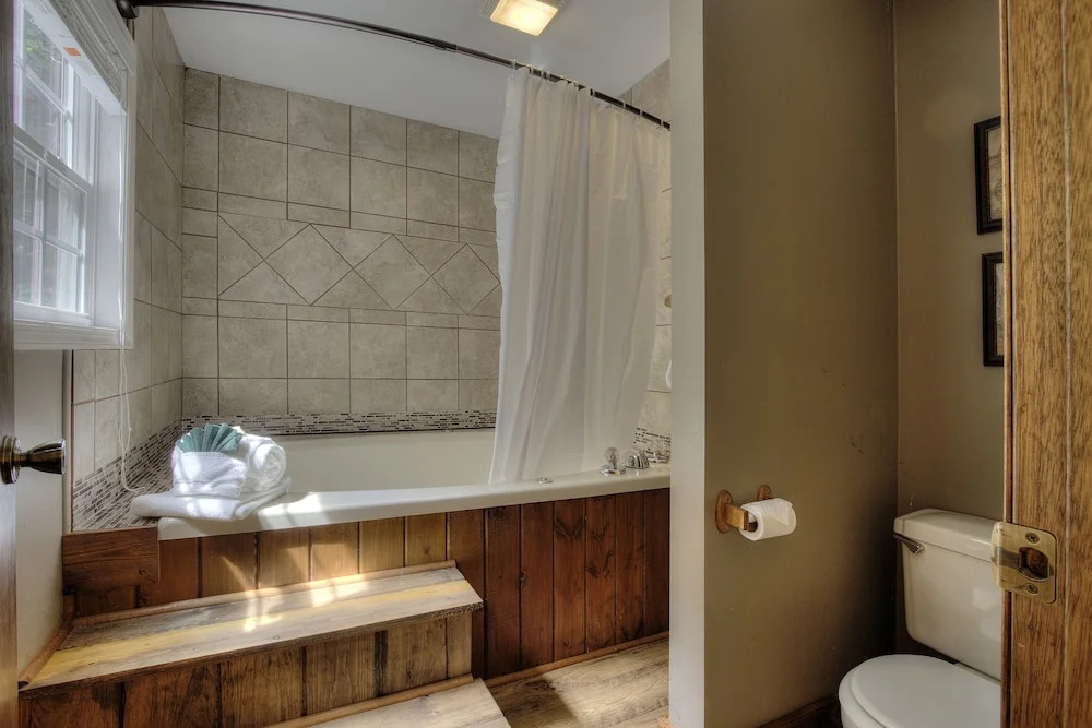 Bears Delight  320 - Three Bedroom Cabin