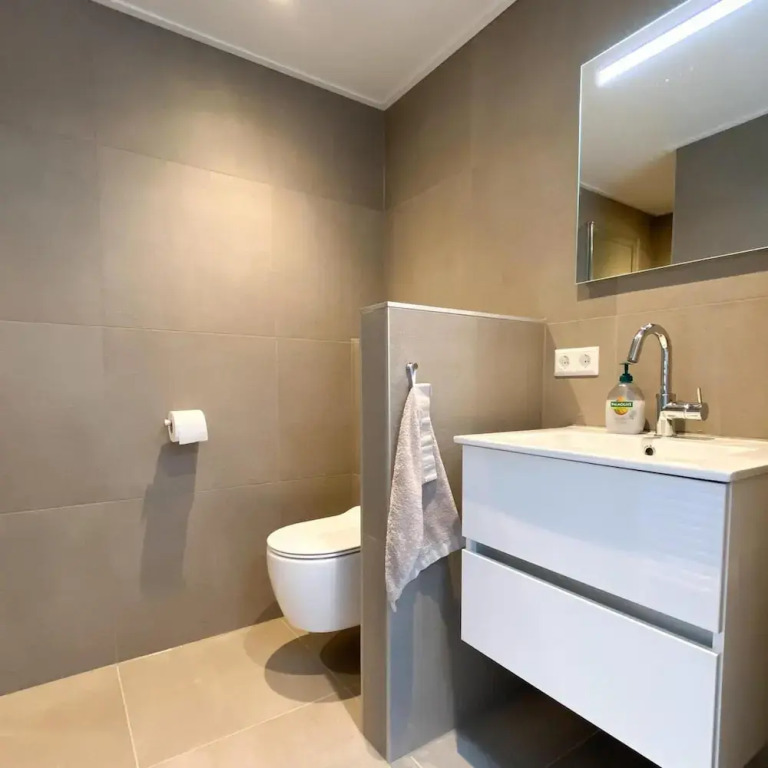 Comfortable and Modern Furnished Holiday Home, Sleeps 6, Wifi on Quiet Holiday Park Close to Beach, Woods and Dunes