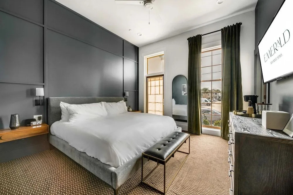 The Emerald Boutique Stays
