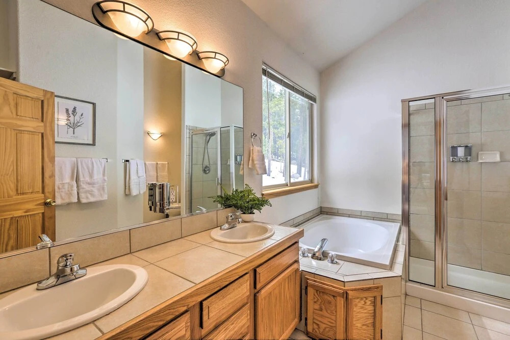 Secluded Retreat w/ Mountain Views in Evergreen