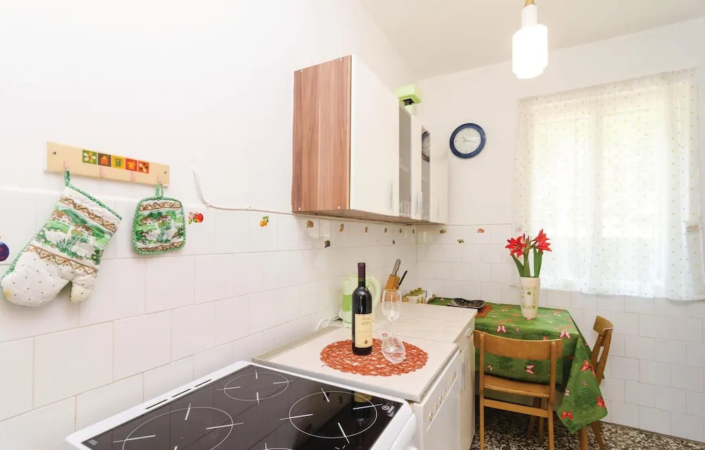 1 Bedroom Beach Front Home In Kotor