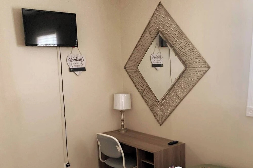 Room in House - The Modern Gem Furnished Bedroom