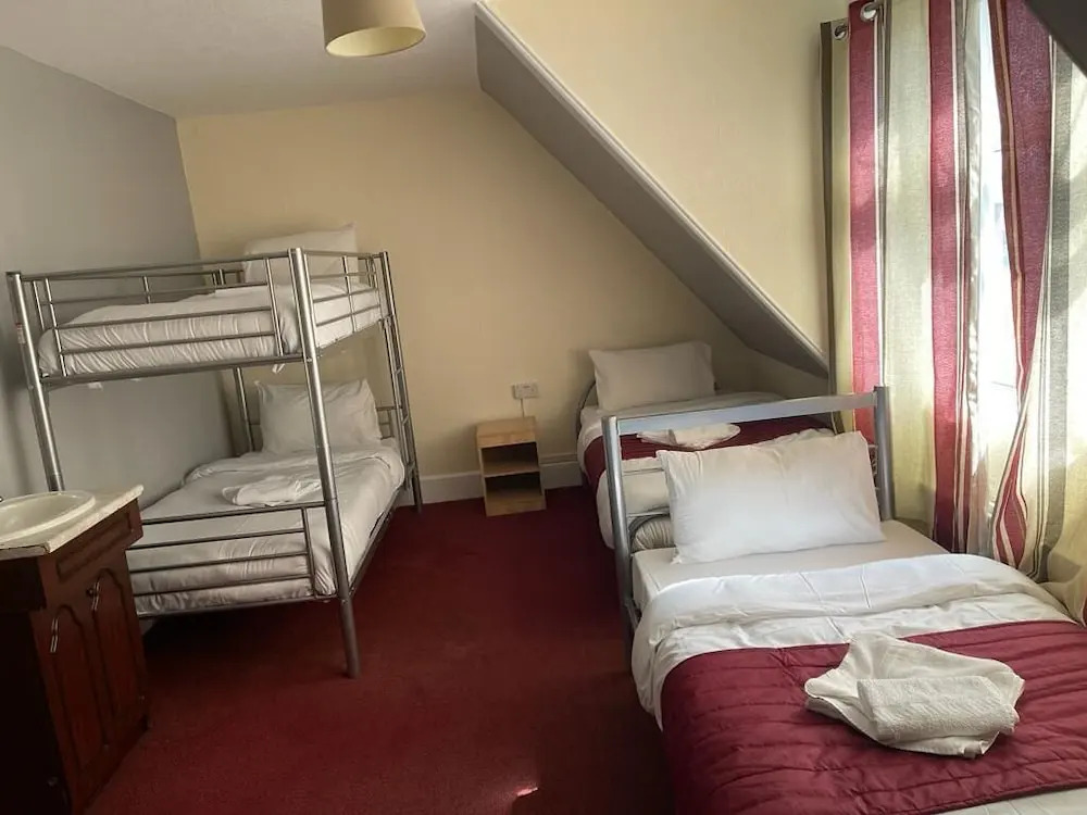 ST NICHOLAS HOTEL