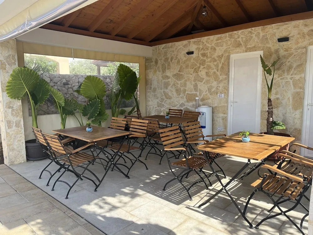 Apartments Mariner with heated pool