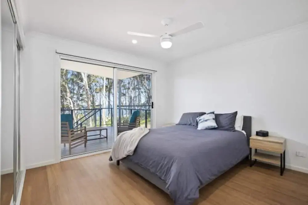 3-bed Coastal Getaway With Direct Beach Access