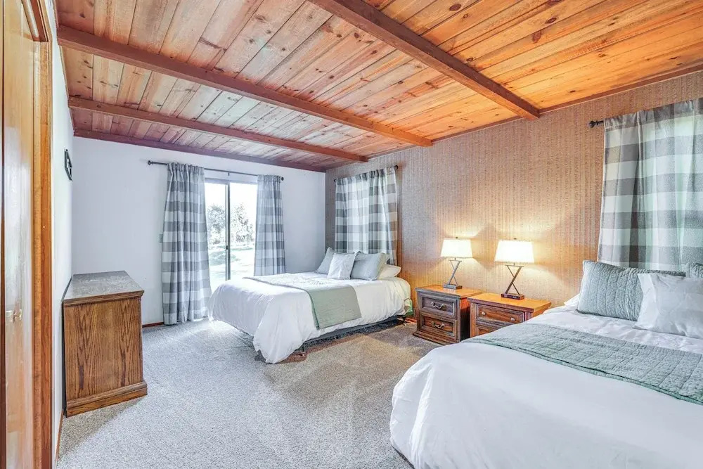 Groveland Home w/ Deck: 2 Mi to Pine Mountain Lake