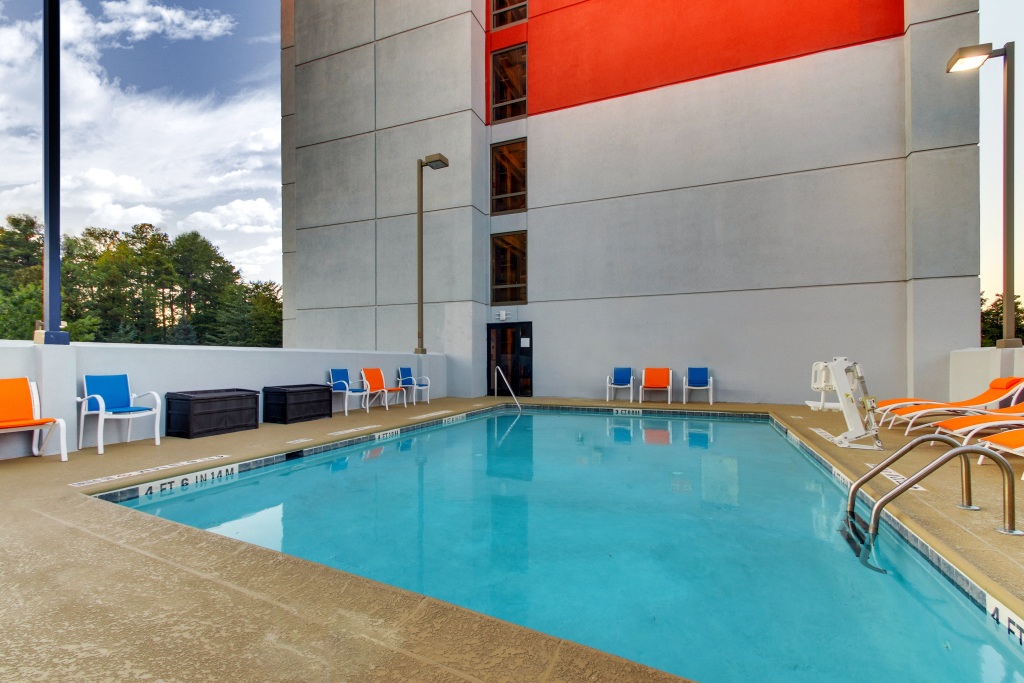 Holiday Inn Express & Suites Atlanta Perimeter Mall Hotel by IHG