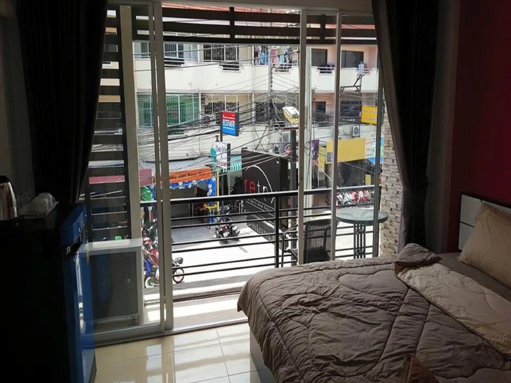 Retox Bar Hotel and Restaurant