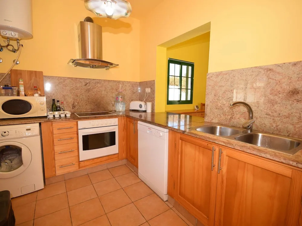 Spacious villa with good location in the north, just 15 min from the beach