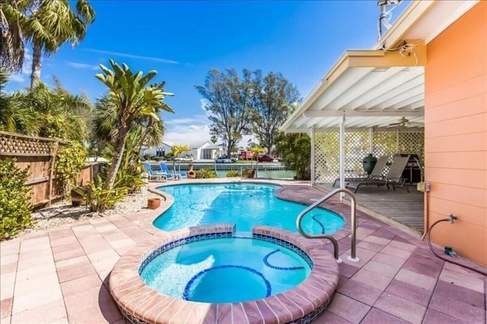 Island Priva-sea 3 Bedroom Home by Redawning