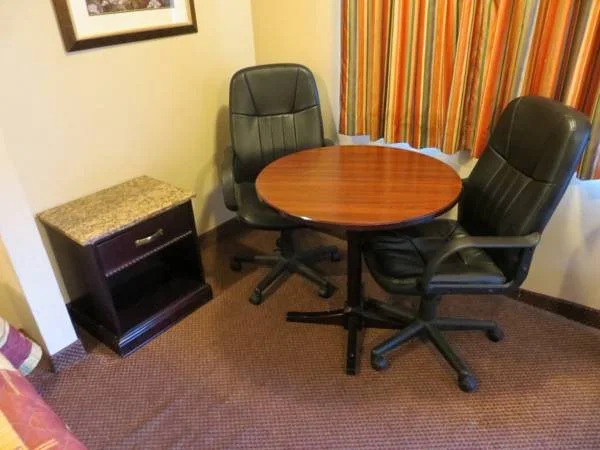 Delmonico Inn & Suites