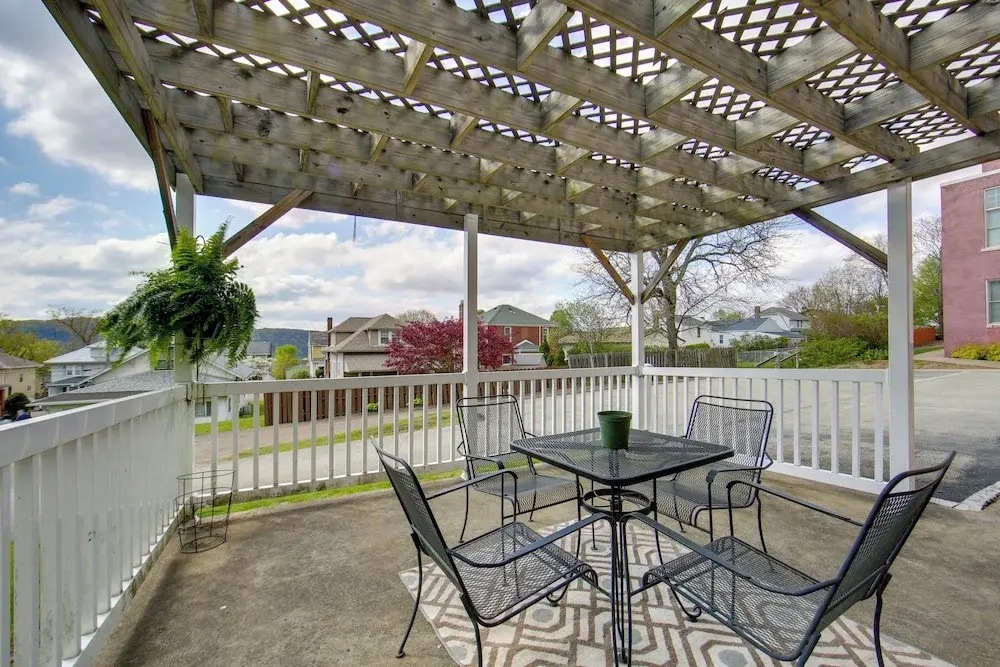 1 Mi to Allegheny River: New Kensington Studio!