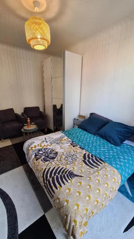 Grande chambre privative à 20 minutes de Paris