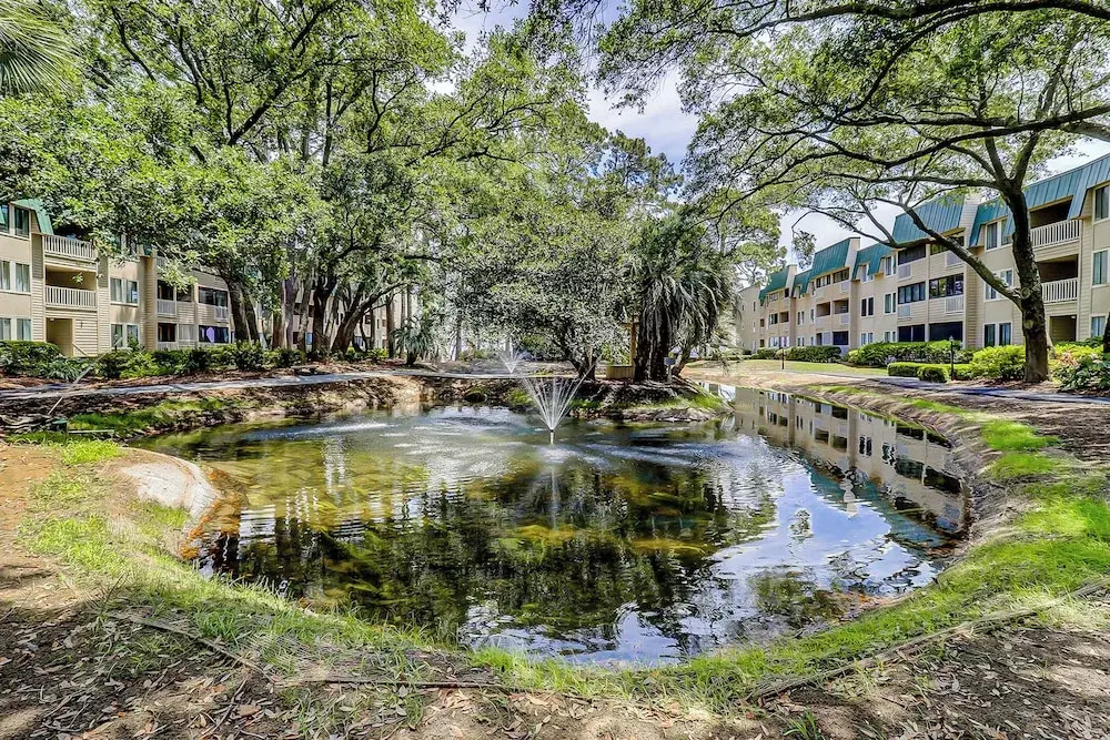 Walk to Sea! Hilton Head Haven w/ Pool Access