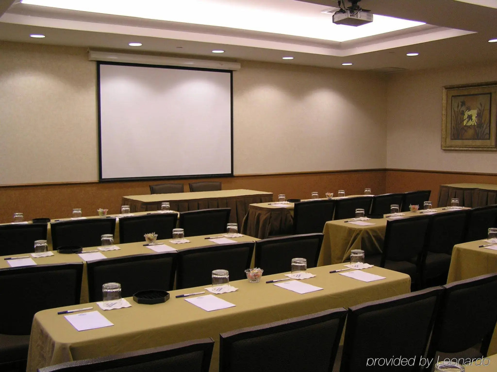 Holiday Inn Express & Suites Riverhead - Long Island by IHG