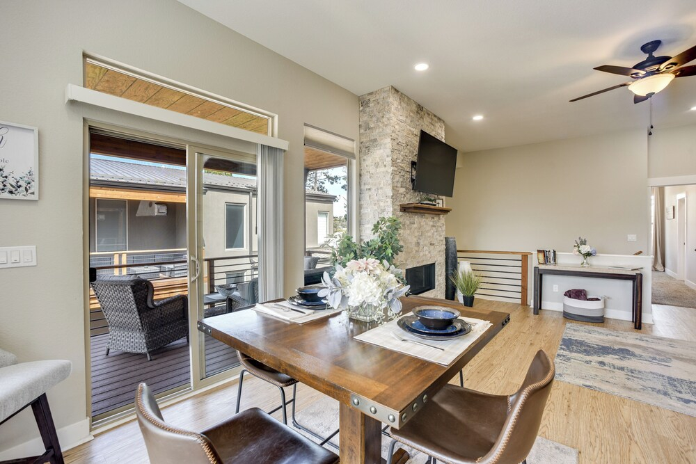 Dtwn Woodland Park Townhome w/ Covered Deck