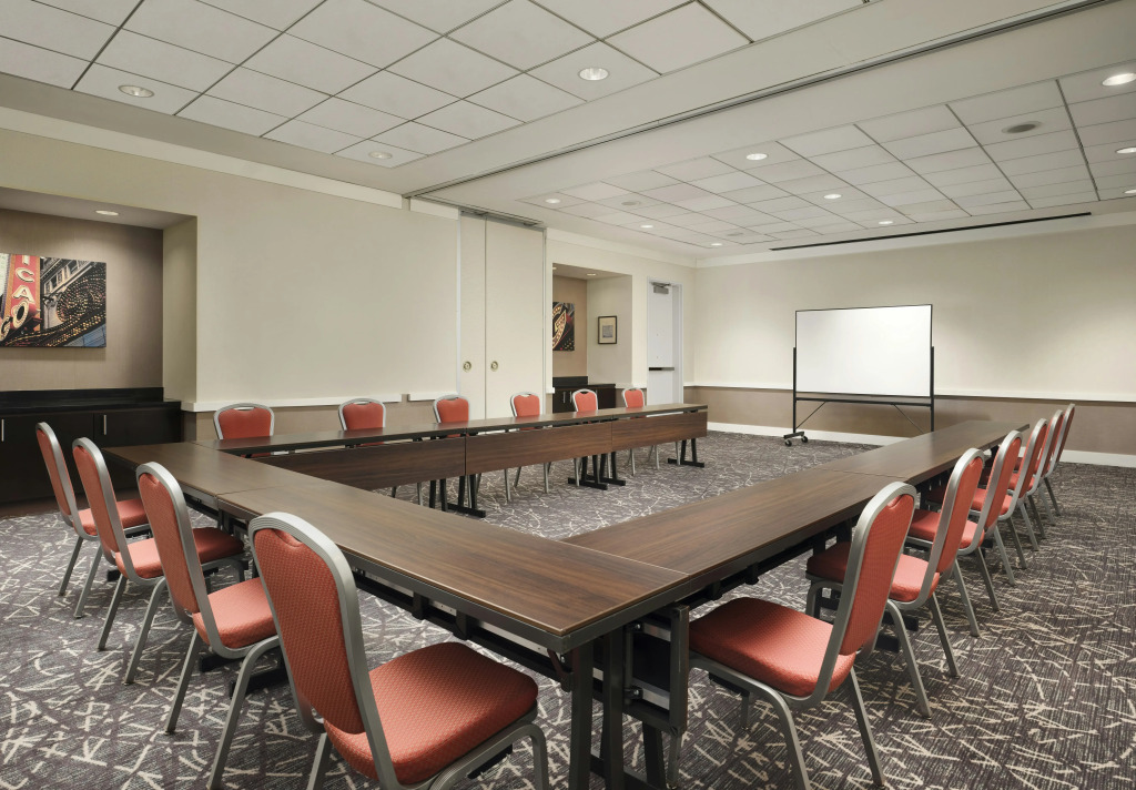 Embassy Suites by Hilton Chicago Downtown Magnificent Mile
