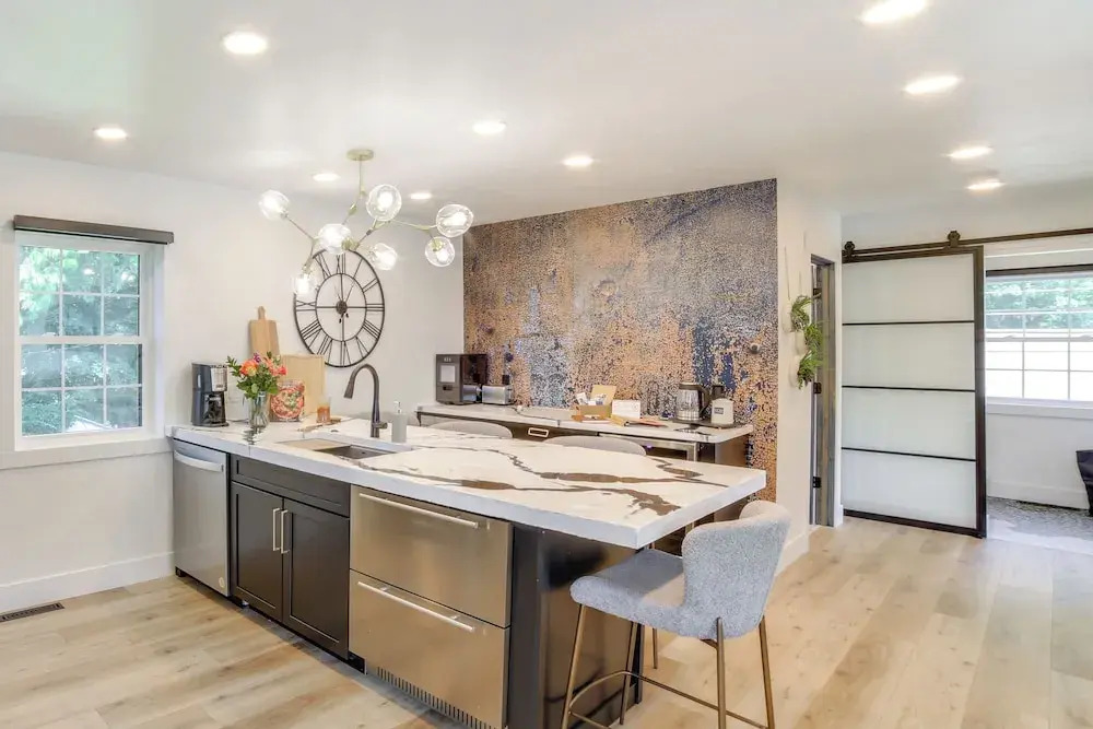 Walk to Waterfront: Michigan Retreat w/ Game Room