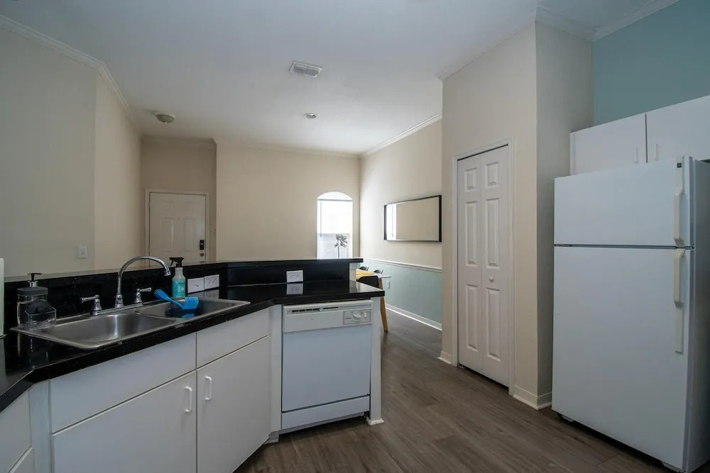 Delightful, Refurbished Apt! Everything you need!