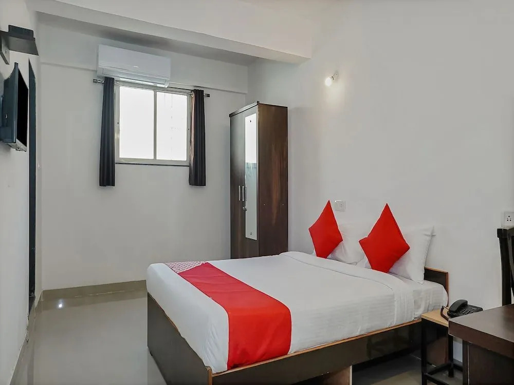 OYO Flagship 23990 Manjari