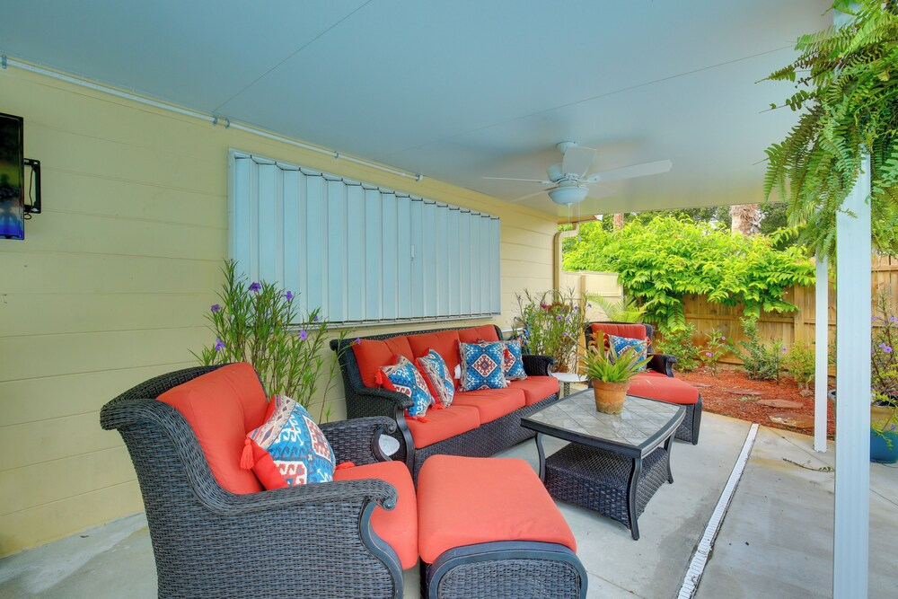 St Petersburg Home w/ Tropical Yard & Pool!