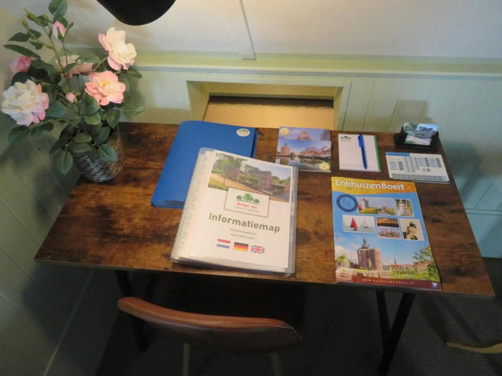Holiday apartment with free parking Boven Jan Enkhuizen