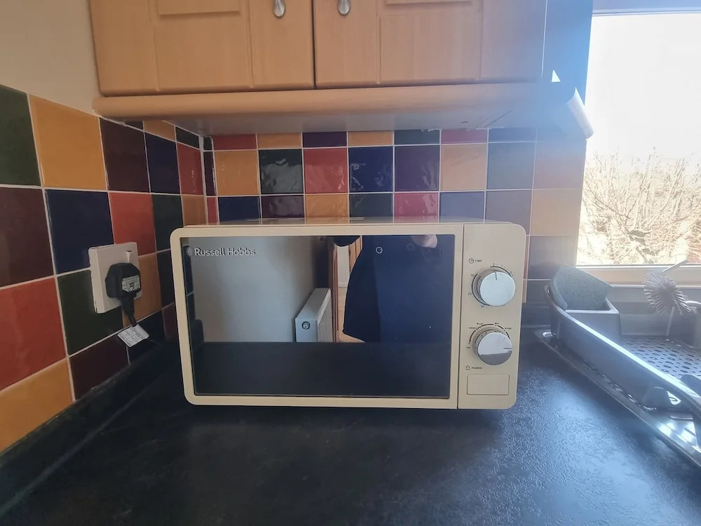 Lovely 2 Bedroom Apartment With Private Parking