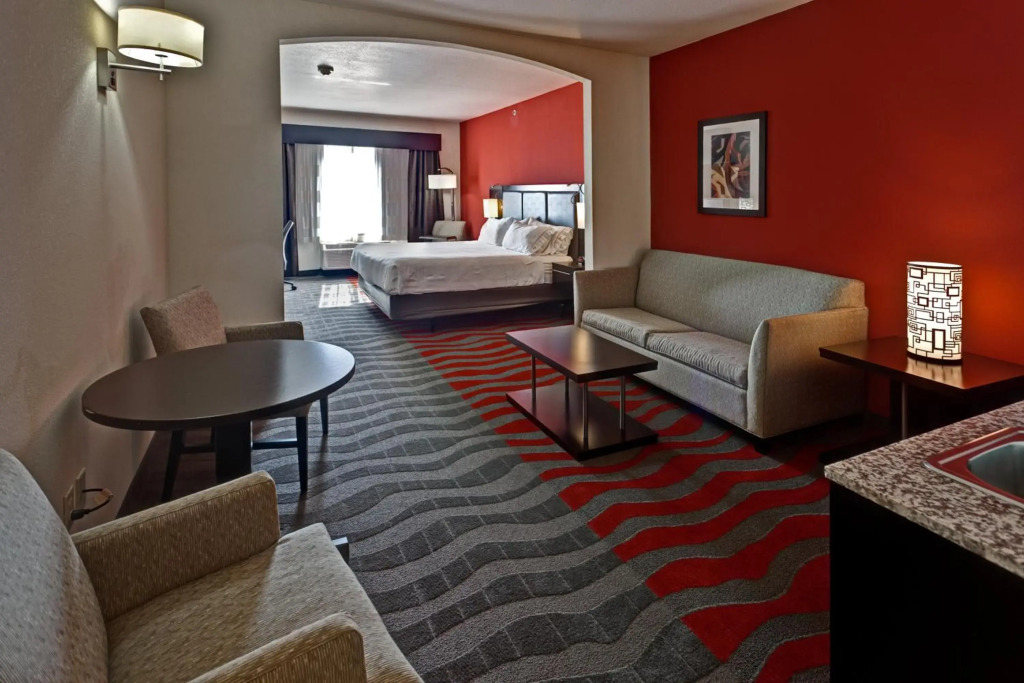 Holiday Inn Express Northwest Maize by IHG