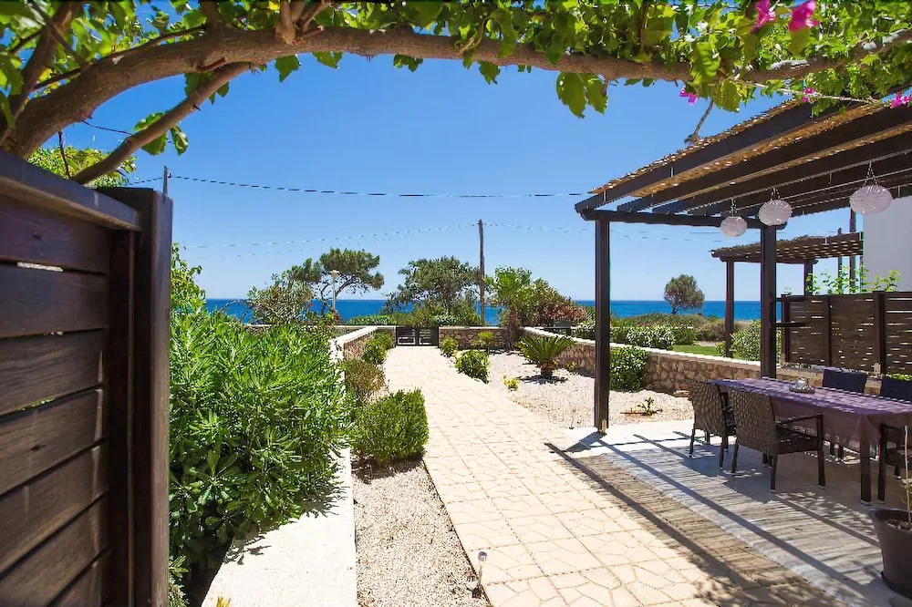 Villa Sunrise by the Sea