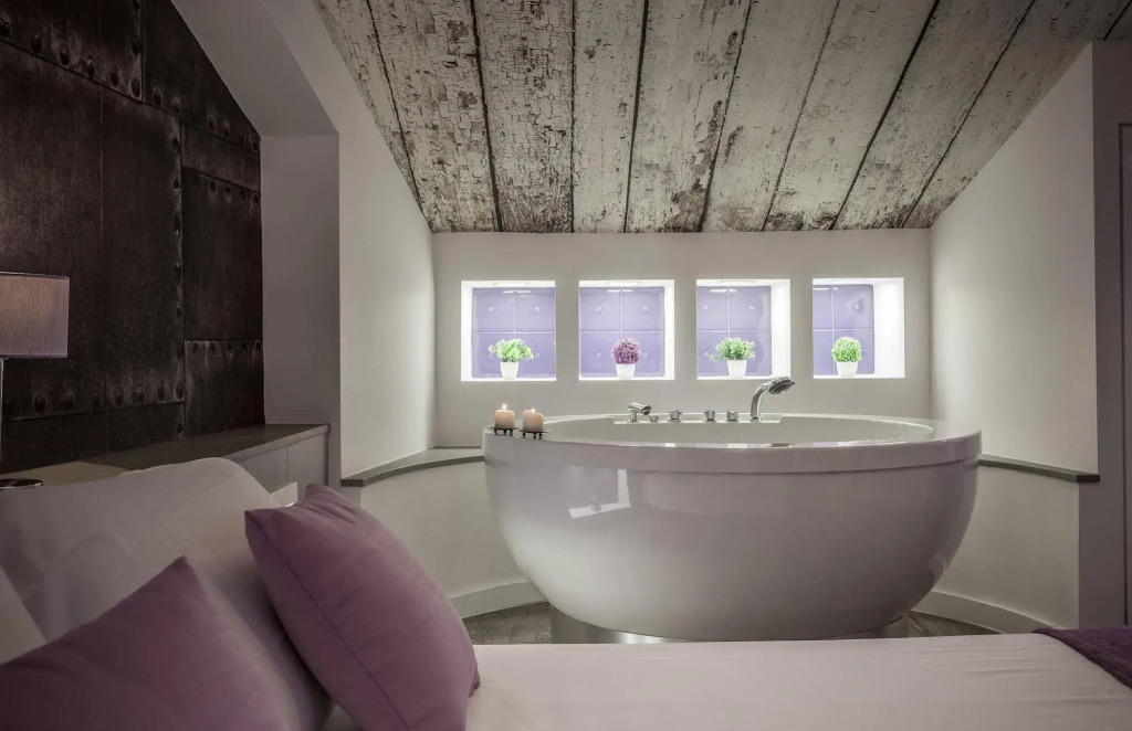Neverfull Boutique Hotel