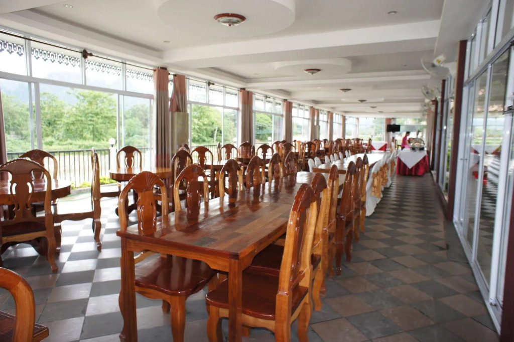 Lisha The Grand Riverside Hotel