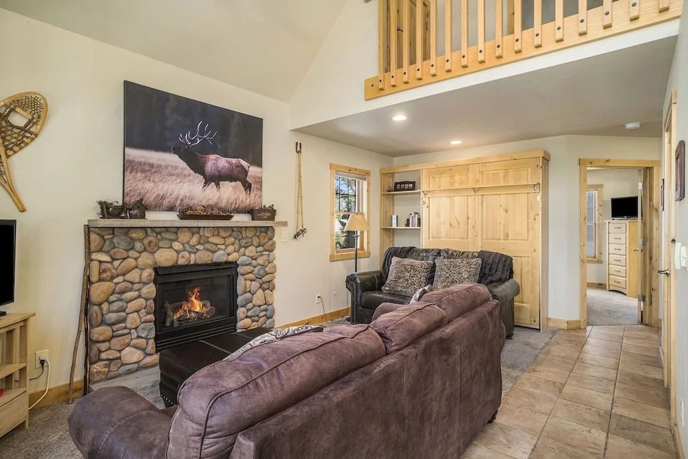 Solitude Bobcat #7 - Estes Park 2 Bedroom Condo by RedAwning