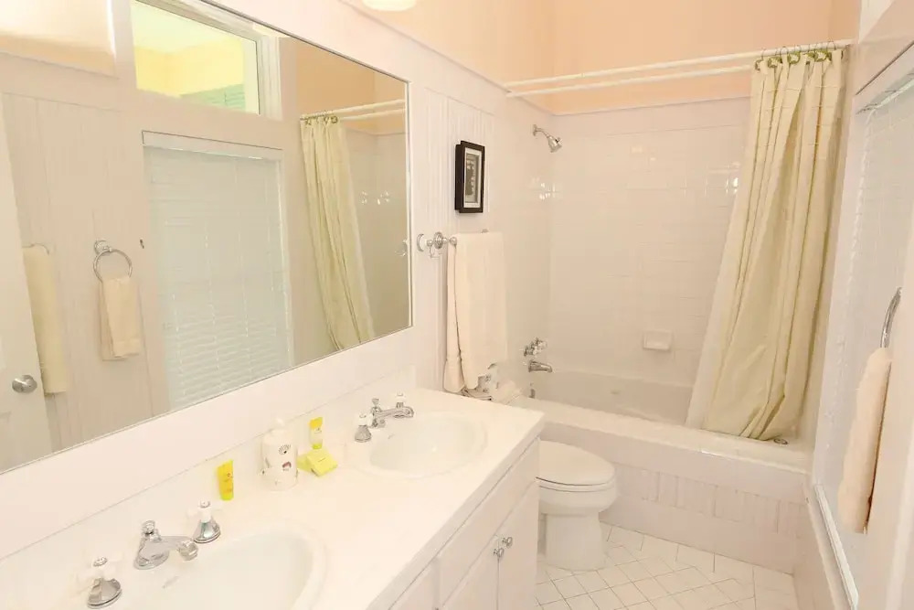 Endless Summer Home 3 Bedrooms 3 Bathrooms Home